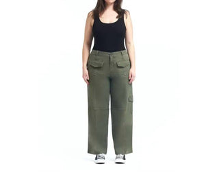 1822 Denim - Calça Cargo Kasey de Perna Larga - Plus