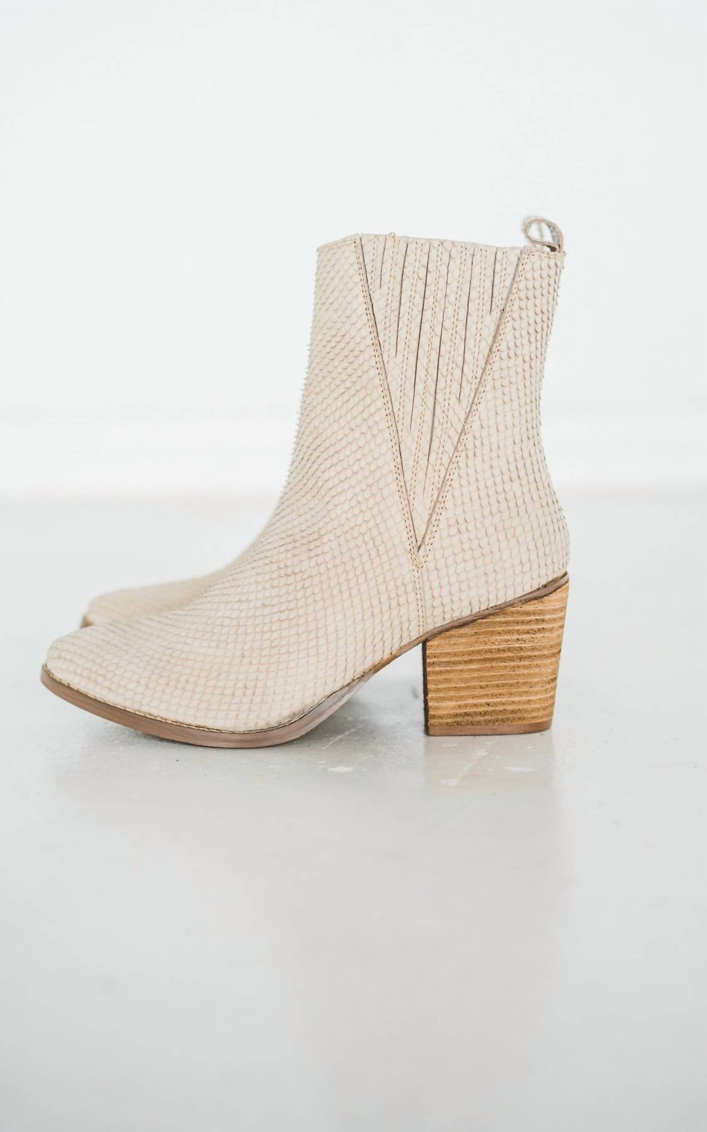 Naughty Monkey - Women's Lizard Bootie