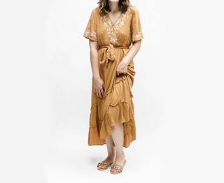 Polagram - Vestido longo midi com babados e bordado floral