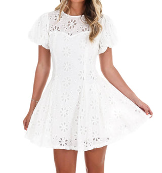 Ee:Some - Vestido curto de renda em constante mudança