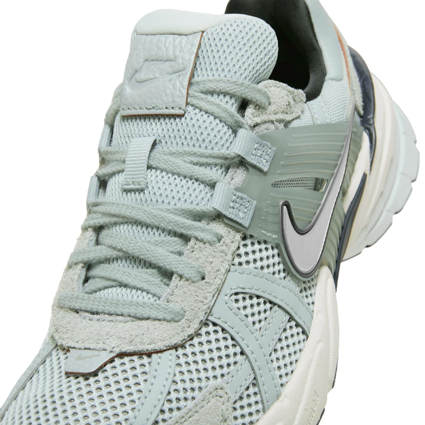 Nike - Women's V2K Run Sneaker