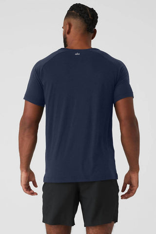 Alo Yoga - Camiseta Triumph com gola redonda