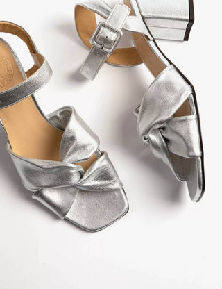 Penelope Chilvers - Sandália Infinity Metálica Feminina