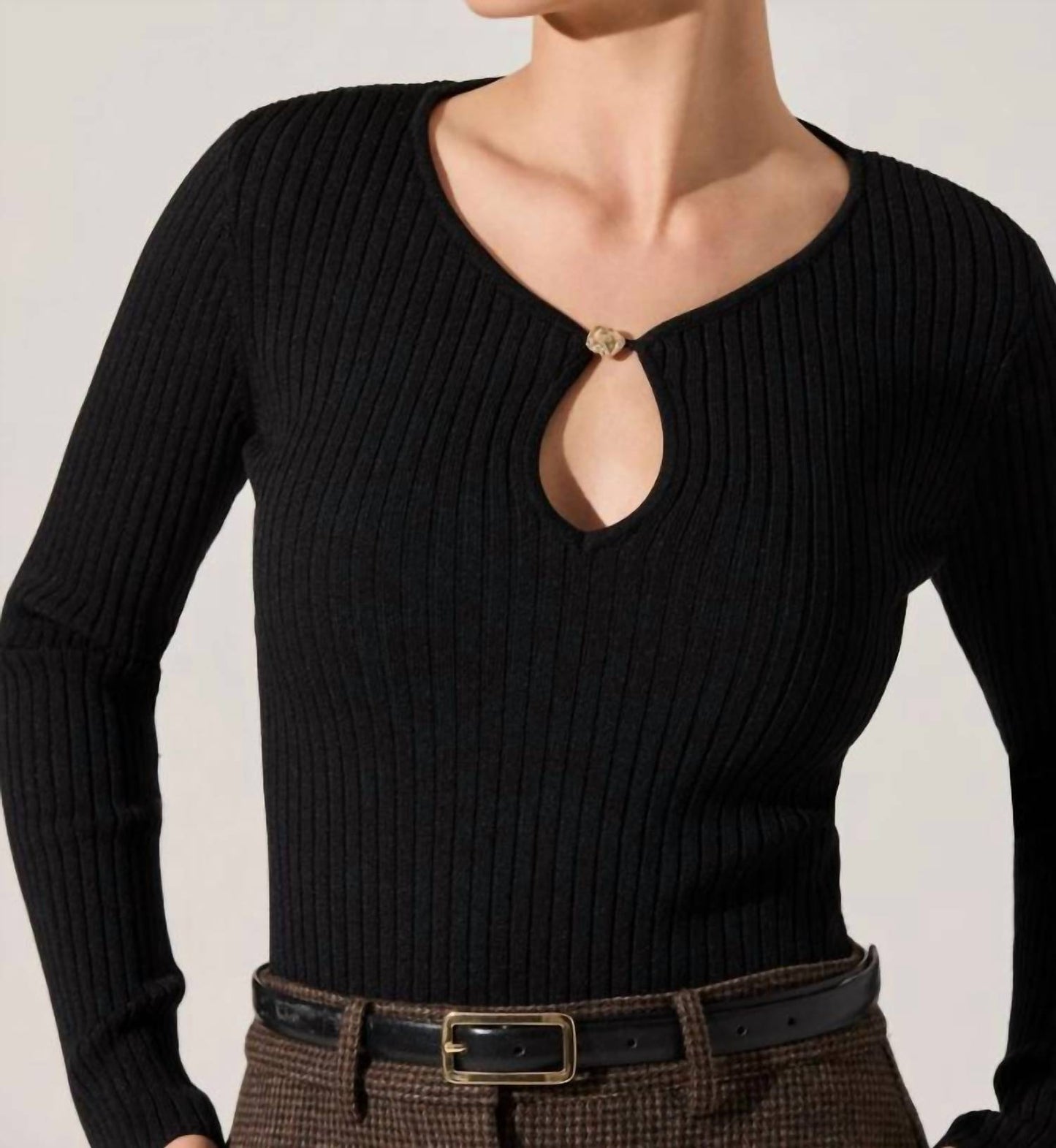 Astr - Lynly Ribbed Keyhole Sweater