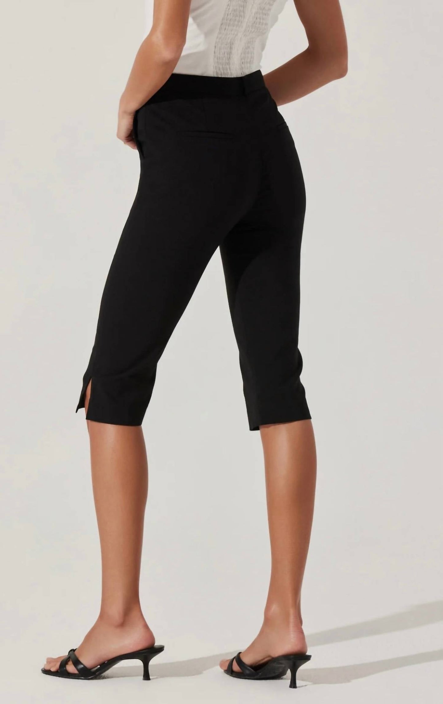 Astr - Cardin Slim Fit Capri Pants