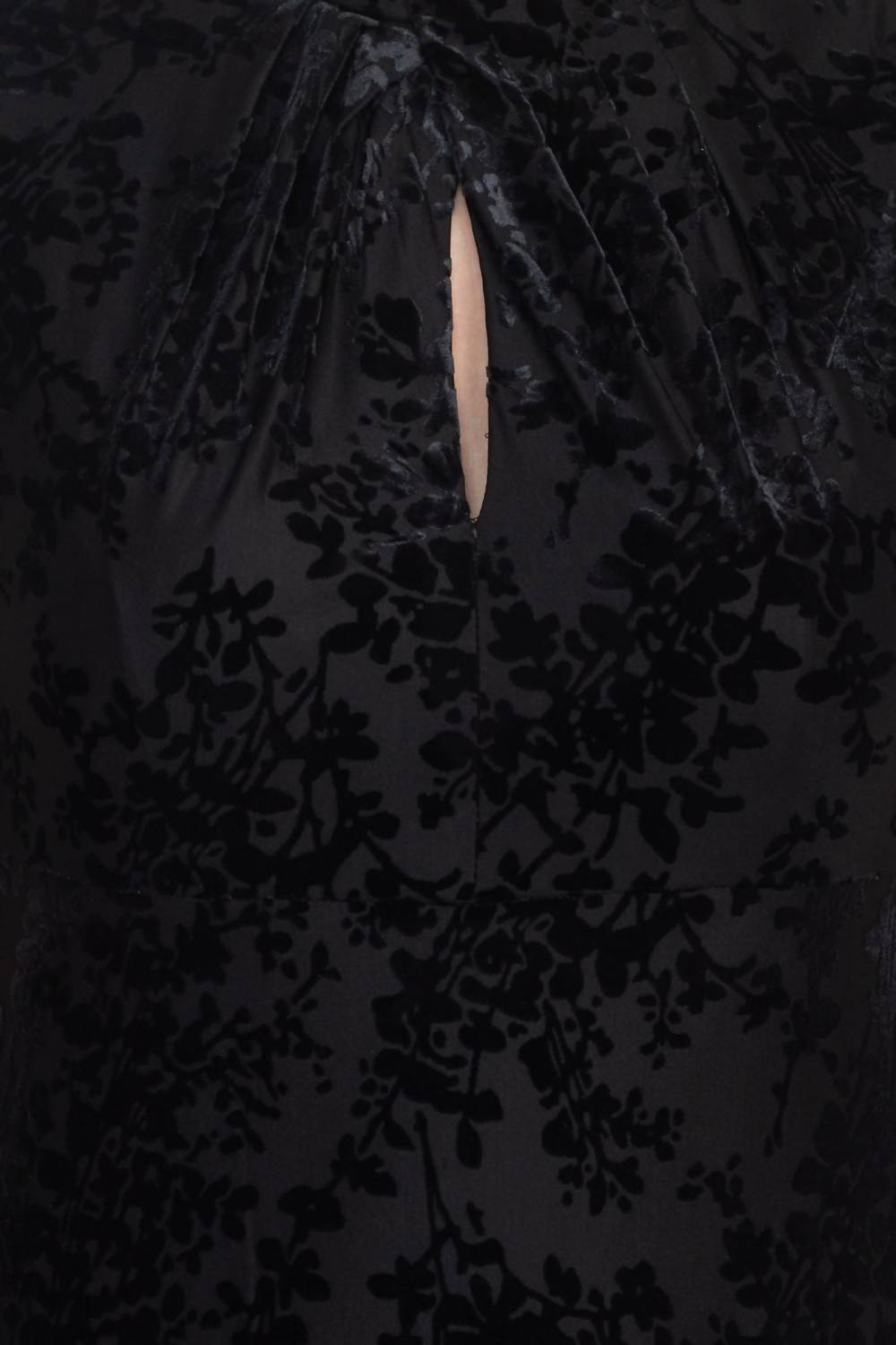 Adrianna Papell - Cap Flare Sleeves Velvet Short Dress