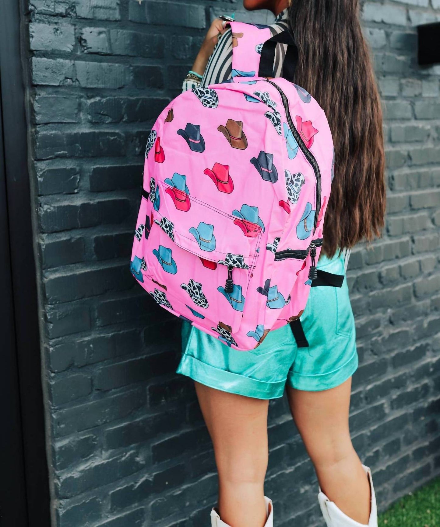 The Front Porch Label - Mochila feminina com chapéu de cowboy