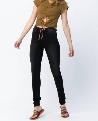 Judy Blue - Calça Jeans Skinny Longa com Perna Interna
