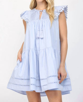 Fate - Vestido curto com detalhe de ilhós e borlas Grace