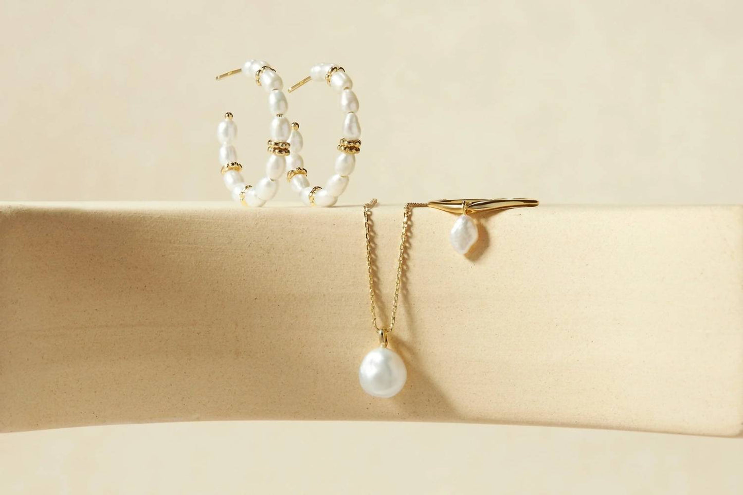 Eklexic - Women's Pearl Beaded Huggie Hoops