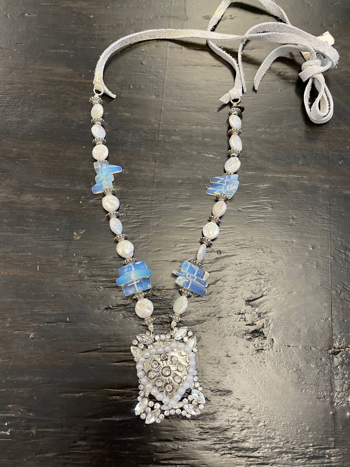 A Rare Bird - Women's Pearly Elegance Necklace