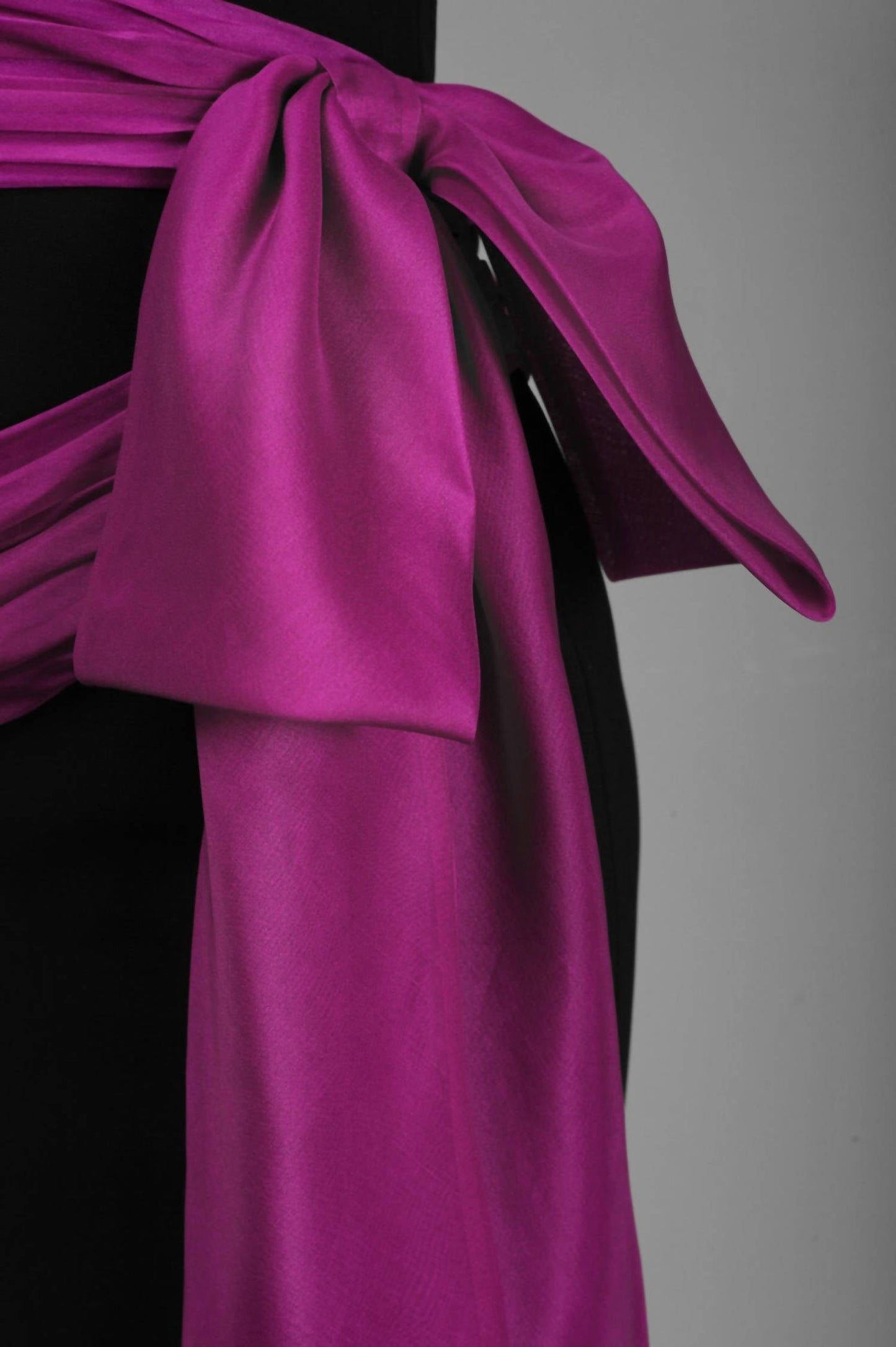 Theia - Women's Ruched Organza Sash Short Crepe Dress