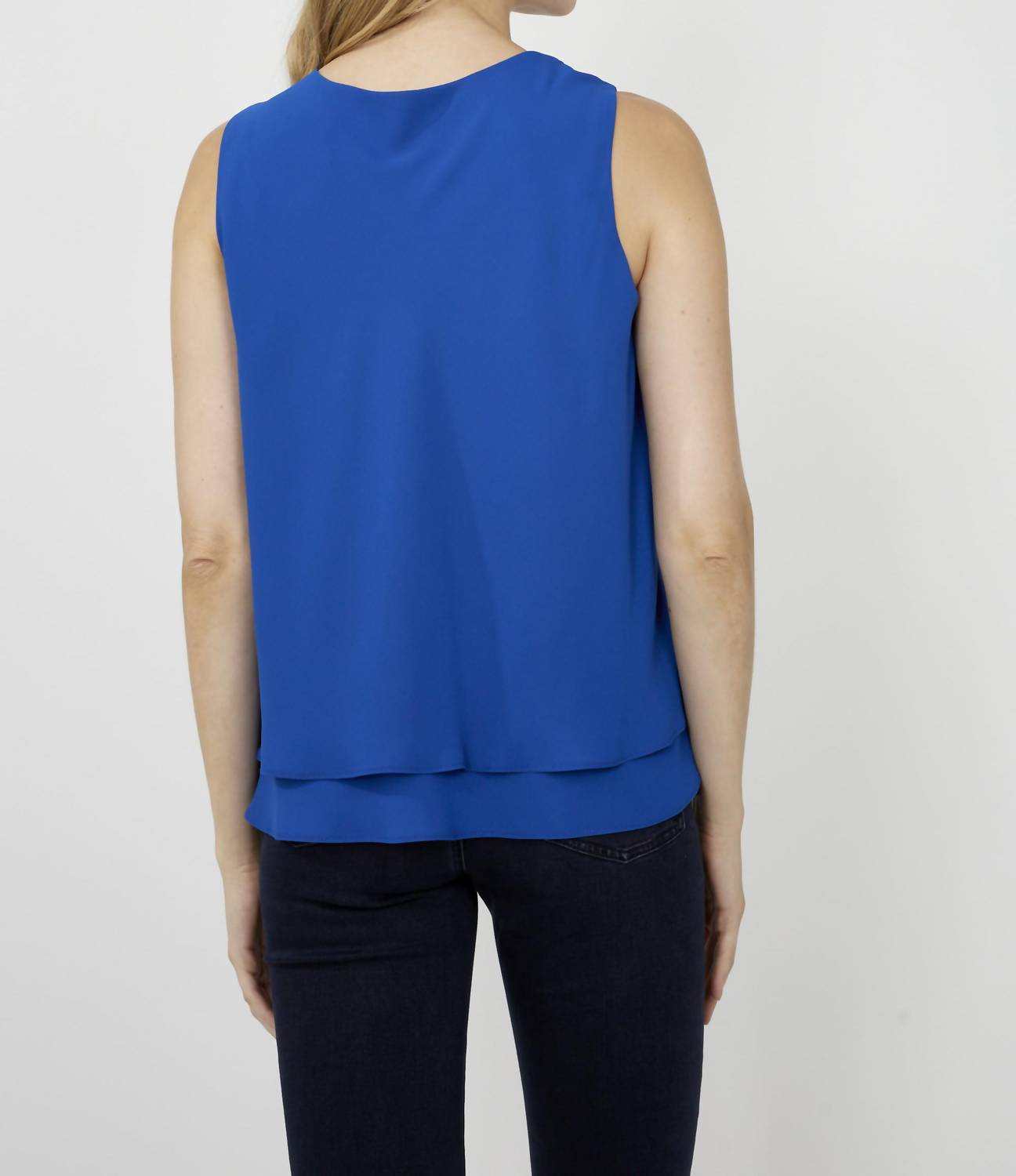 Frank Lyman - Sleeveless V-neck Pullover Top