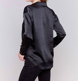 Charlie B - Camisa de cetim lisa com botões