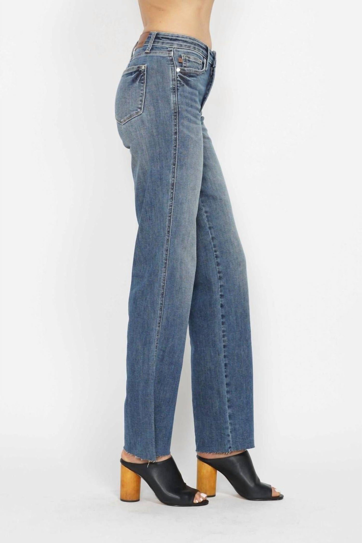Judy Blue - Mid Rise Tummy Control Vintage Straight Jeans
