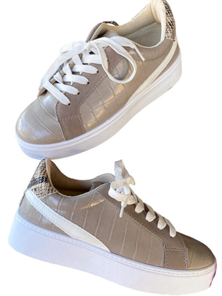 Qupid - Women's Lace Up Sneakers