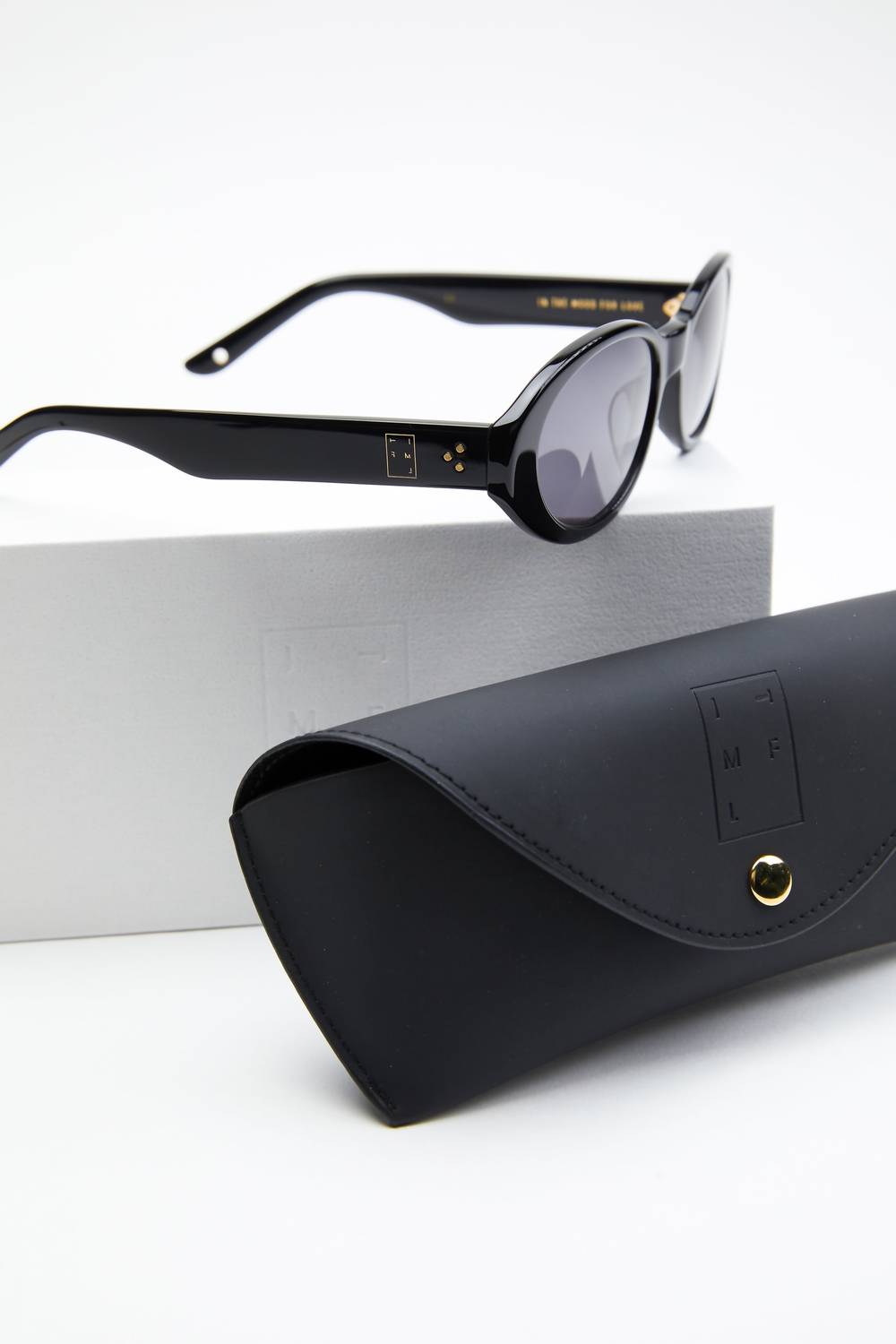 In The Mood For Love - CAROLINE BK SUNGLASSES WITH CHAIN