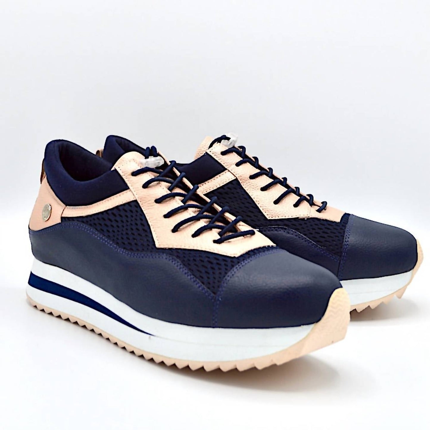 Chelsea Jones - Women's Verse Elevated Trainer Shoes