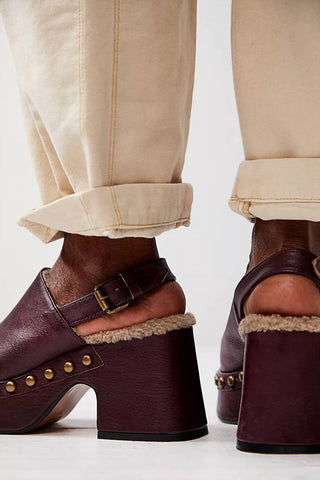 Free People - Tamancos Femininos com Tachas de Outono