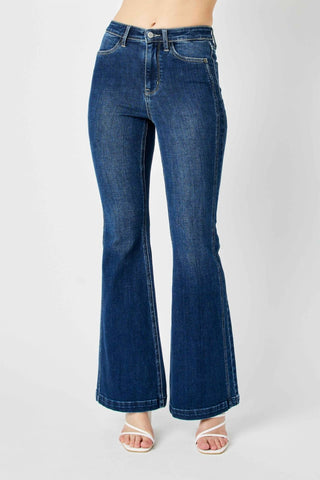 Judy Blue - Calça jeans flare com cintura alta e detalhes laterais angulares