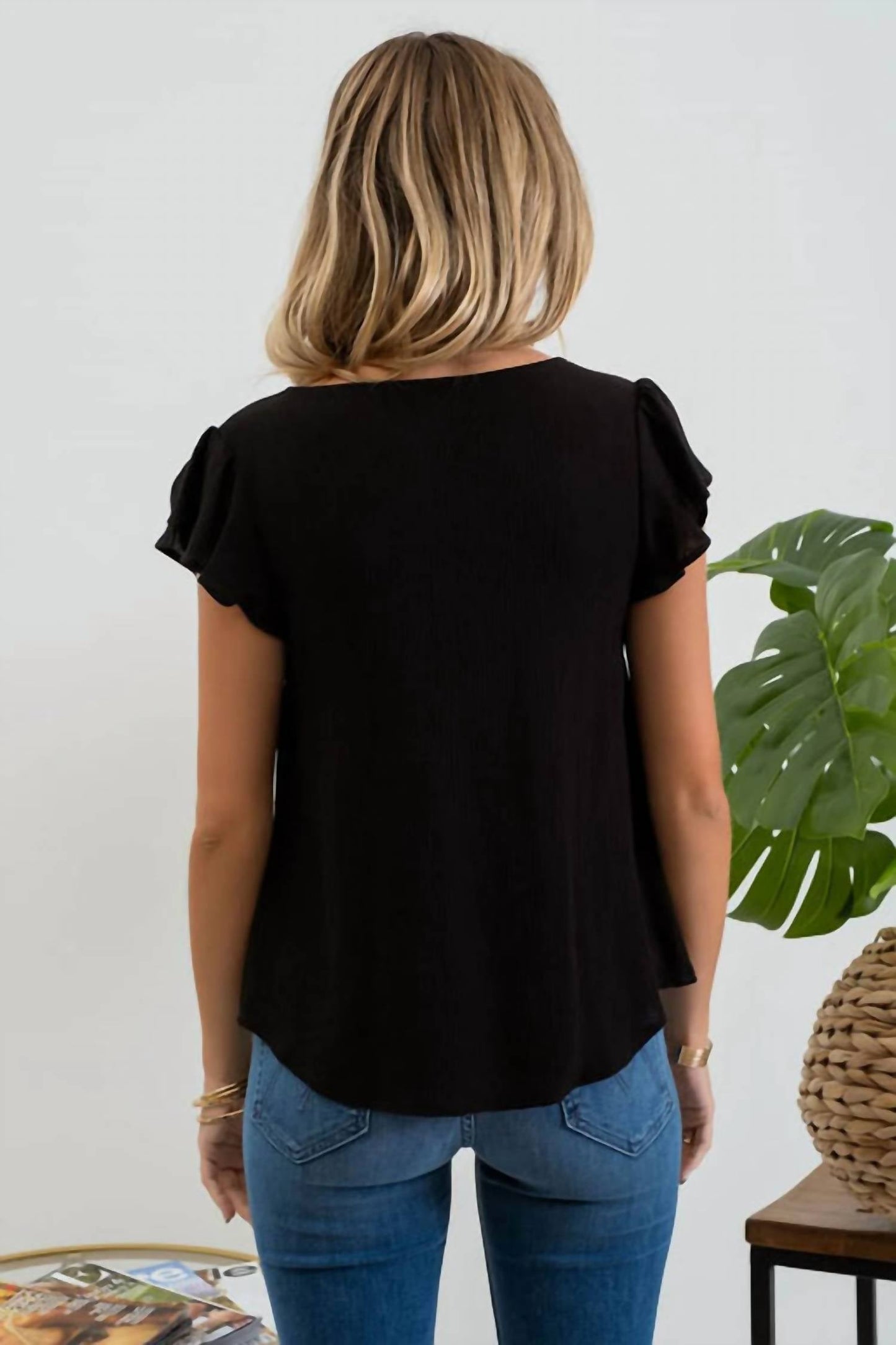 Blu Pepper - V-neck Scallop Top