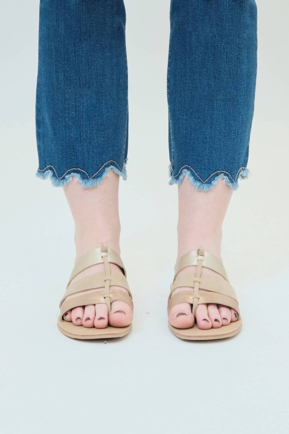 1822 Denim - Ace 25" Crop Capri Scalloped & Frayed Hem Jeans
