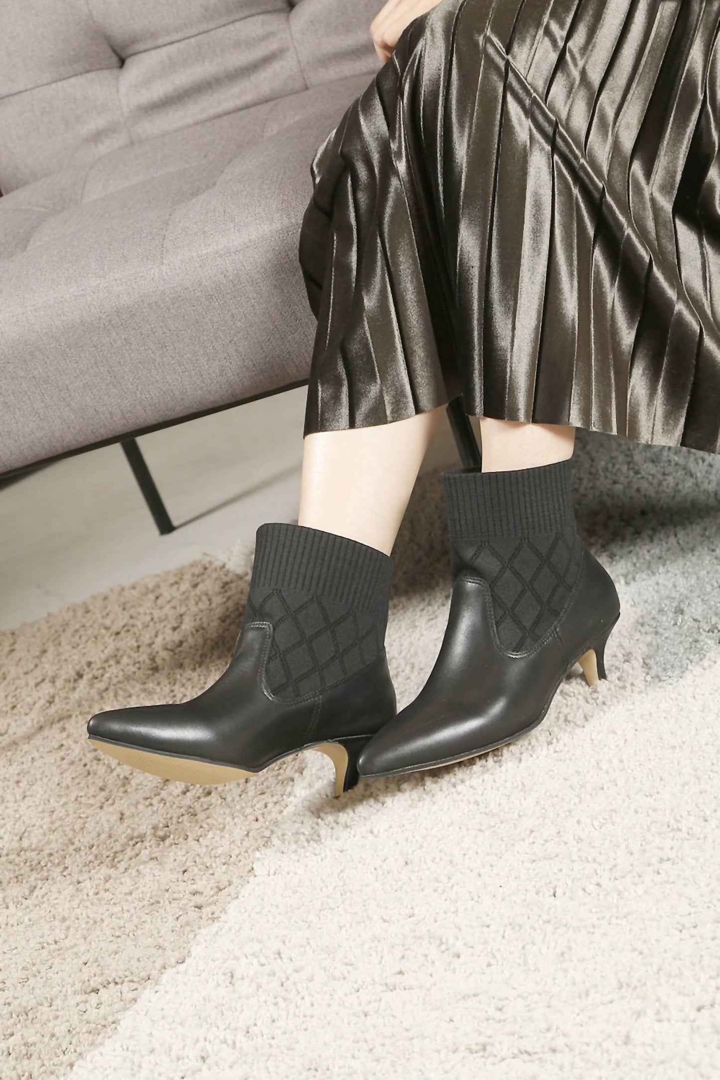 All Black - WOMEN ANKLE SOCK KITTEN HEEL