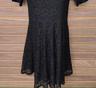 Acemi - Vestido Feminino com Sobreposição de Renda