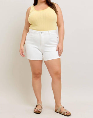 Judy Blue - Short Jeans com Detalhe de Costura Arco-Íris e Jugo de Cintura Alta