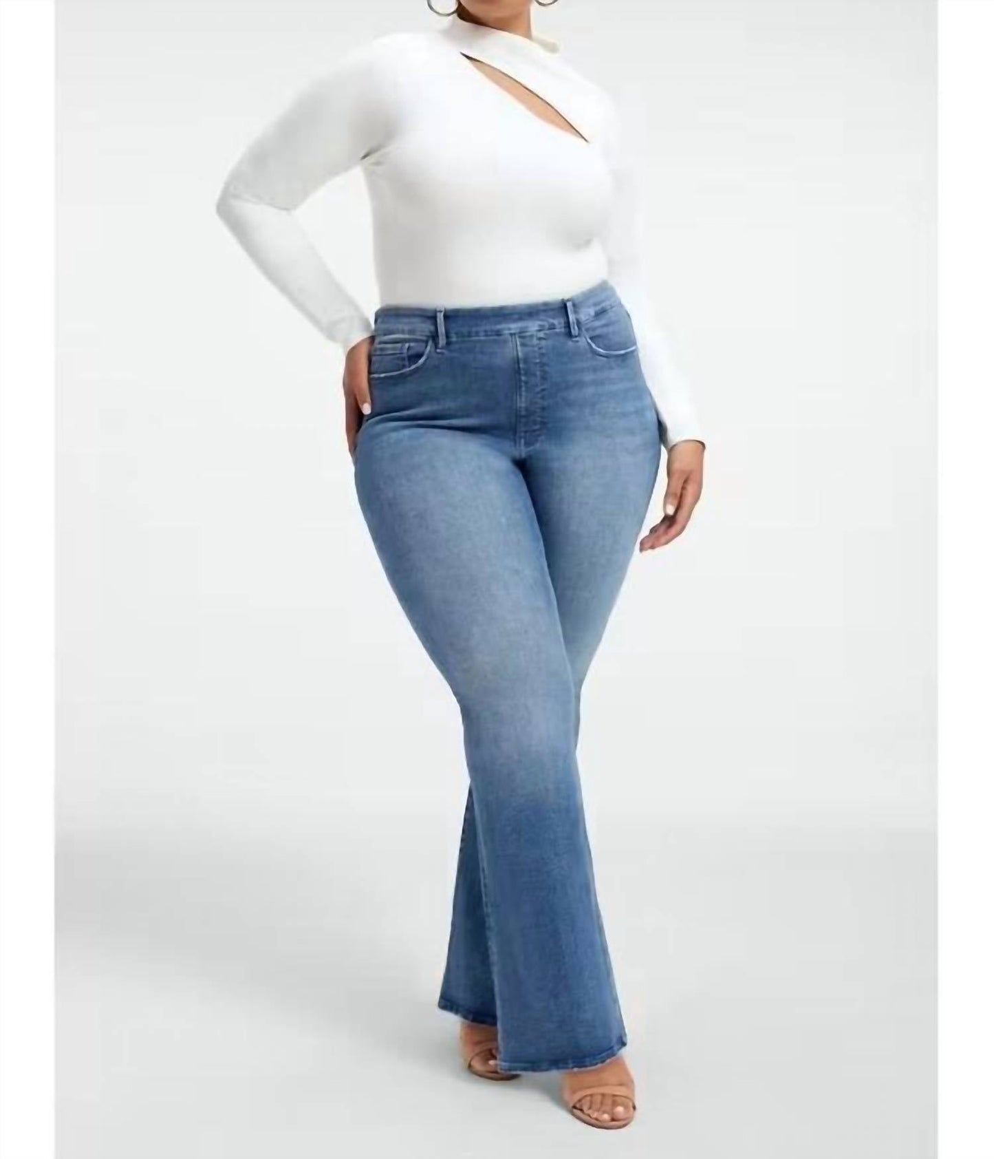Good American - Pull On Flared Jeans