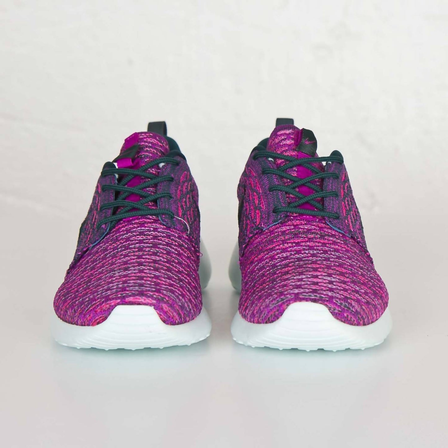 Nike - WOMEN'S ROSHE ONE FLYKNIT SHOES