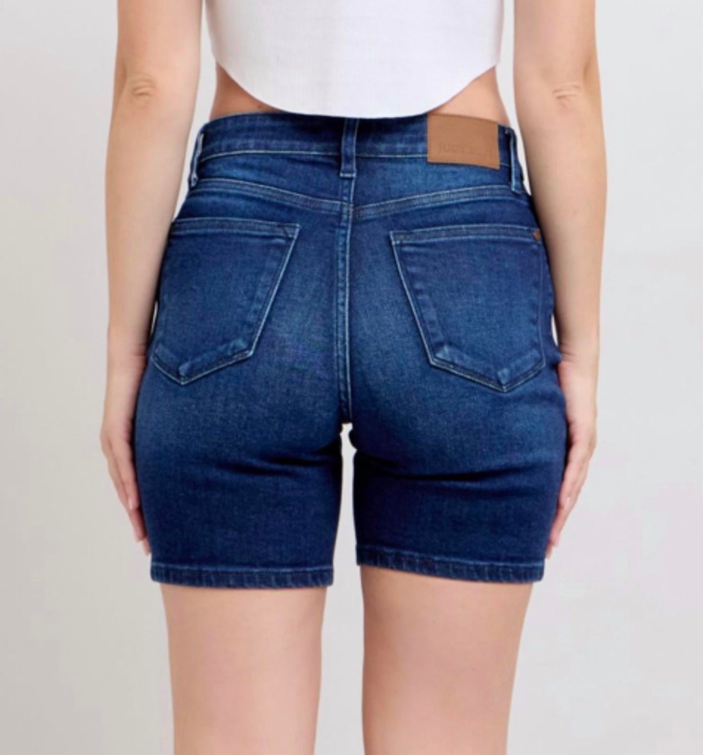 Judy Blue - V-Front Bermuda