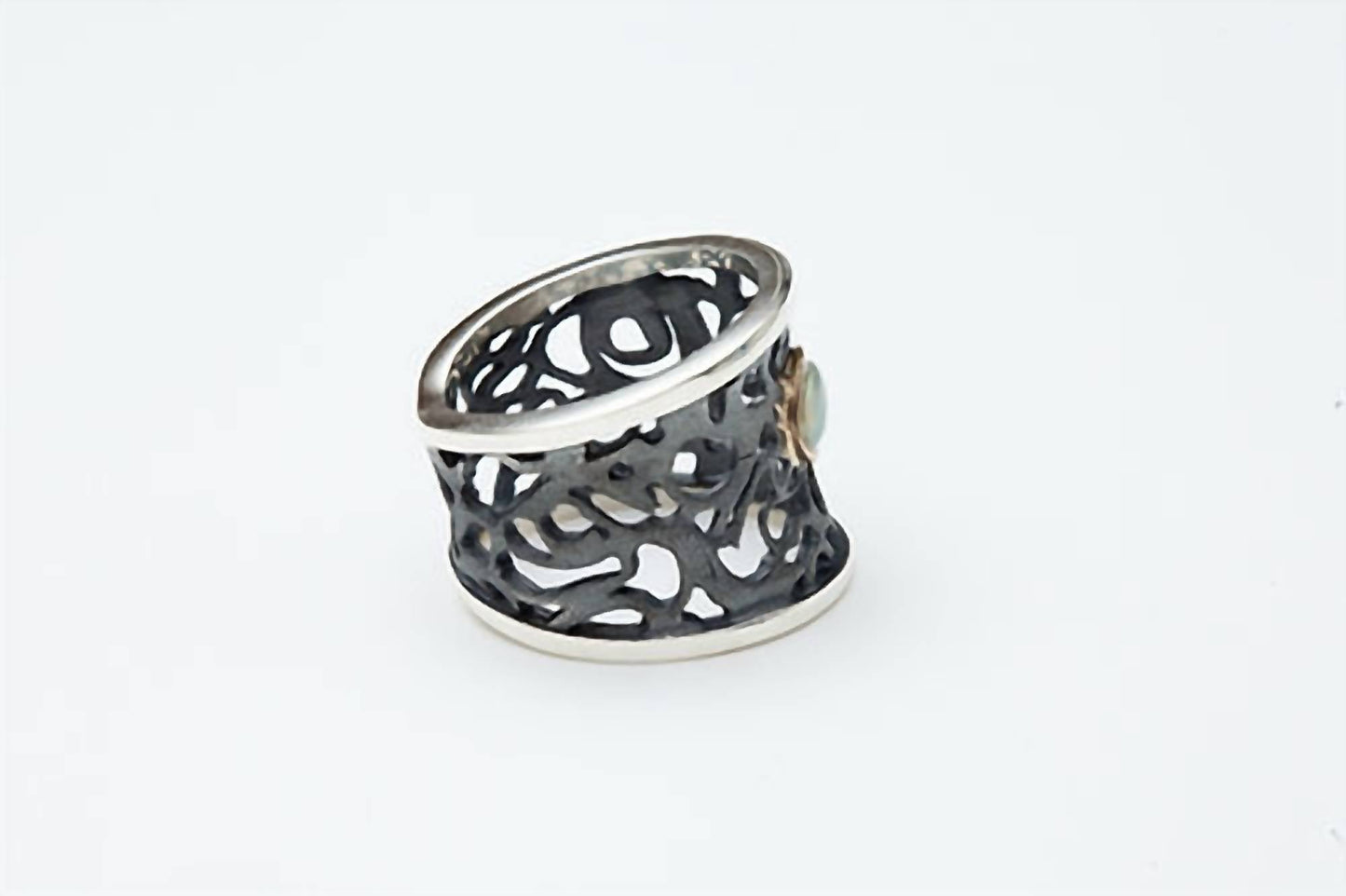 Avenue Chic - Women's Lace Ring
