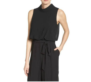 Vince Camuto - Blusa de gola alta e gola alta em chiffon