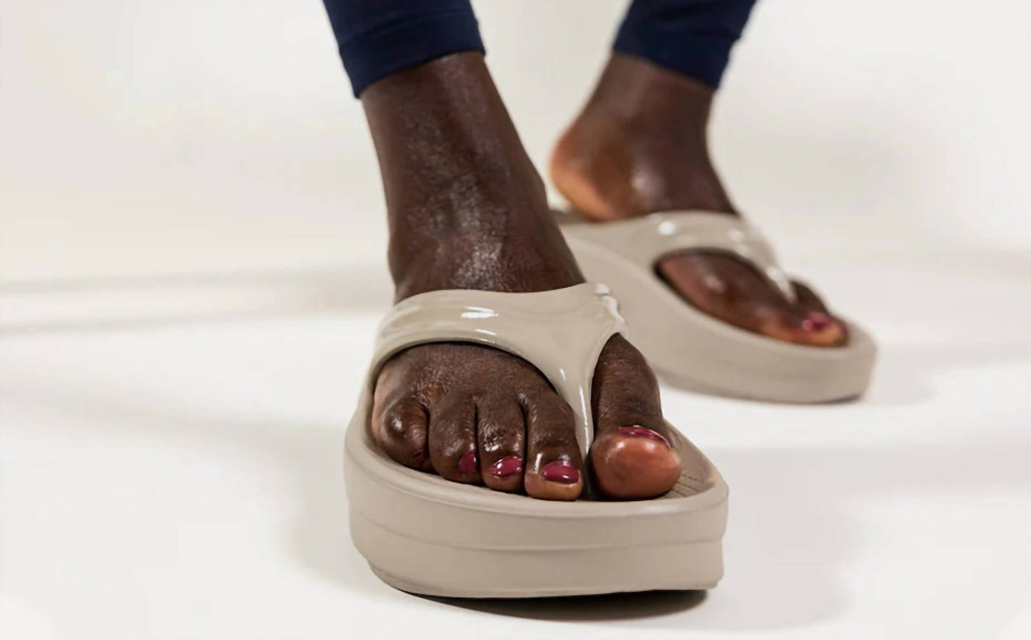 Oofos - Women's Oomega Thong