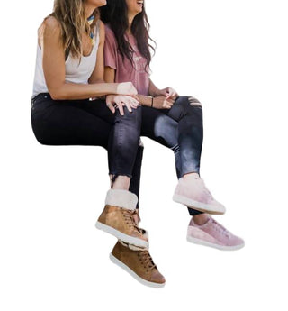 Cloud Nine - BOTA FEMININA COM ACABAMENTO EM PELE DE CARNEIRO CHAMP