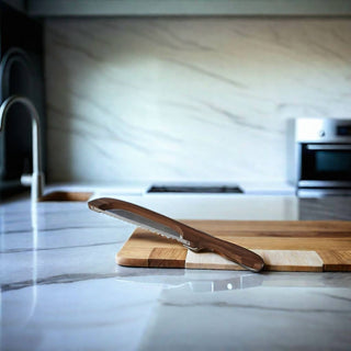 Creative Gifts International - Faca de pão de madeira de acácia