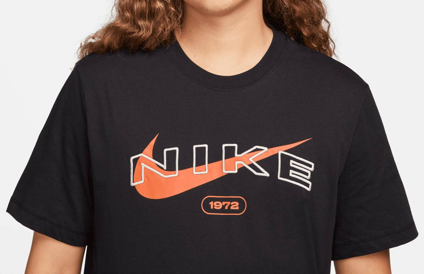 Nike - Camiseta Masculina com Logotipo Bordado Big Swoosh 1972
