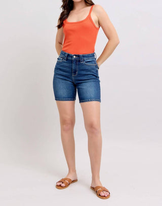 Judy Blue - Bermuda Jeans Cintura Alta com Bolso Traseiro e Aba