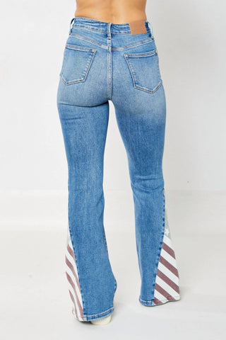 Judy Blue - Calça jeans flare com estampa de bandeira americana de cintura alta