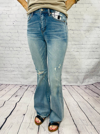 Judy Blue - Calça jeans flare leve e desgastada