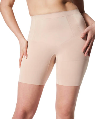 Spanx - Short OnCore até o meio da coxa