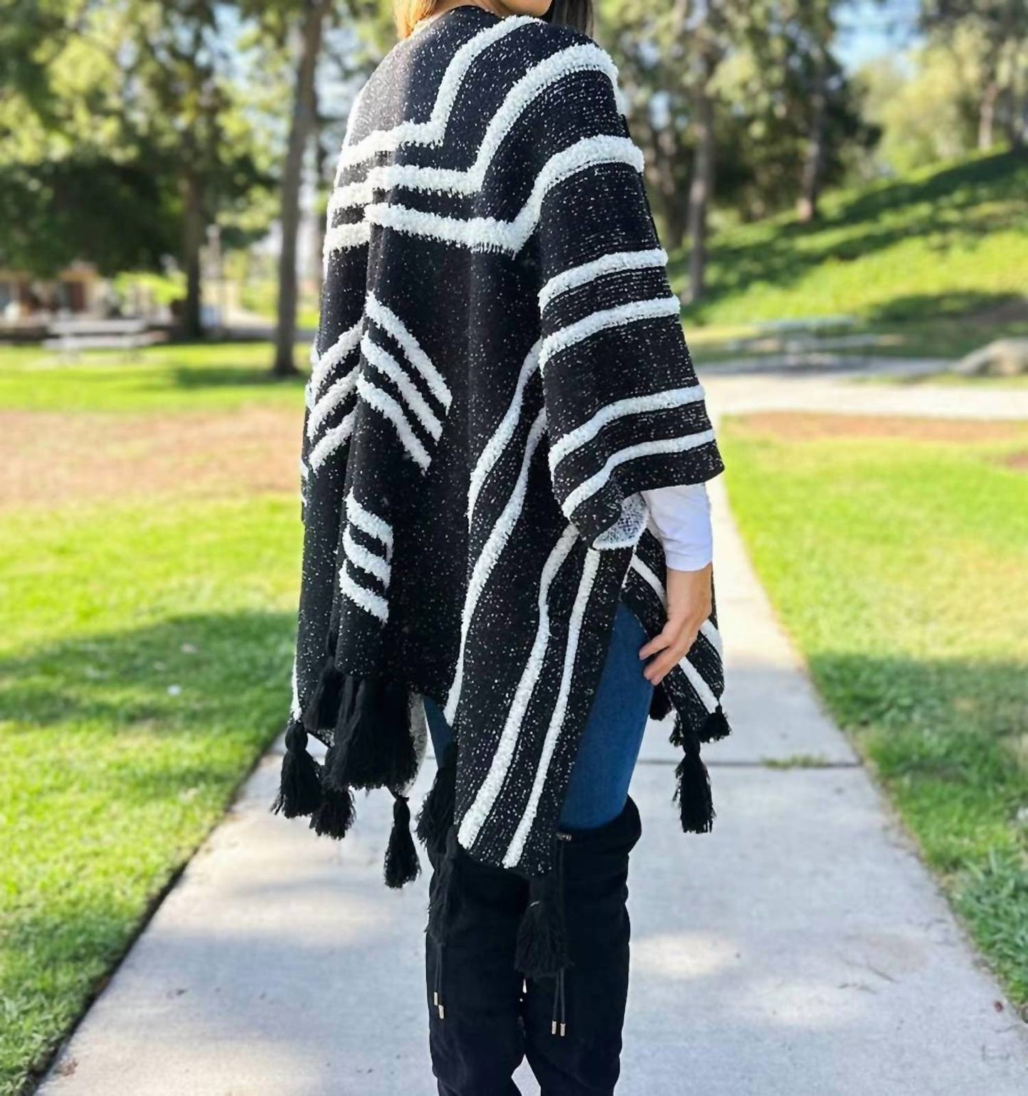 Amoli - Western Textured Pattern With Chunky Tassel Cardigan