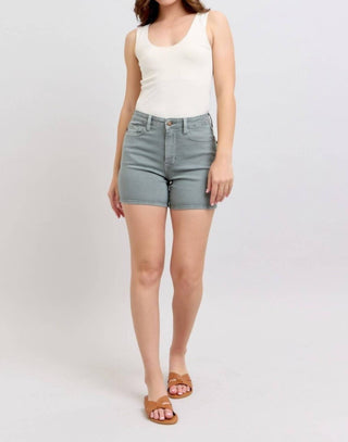 Judy Blue - Short Jeans Bordado com Cintura Alta e Bolso Traseiro