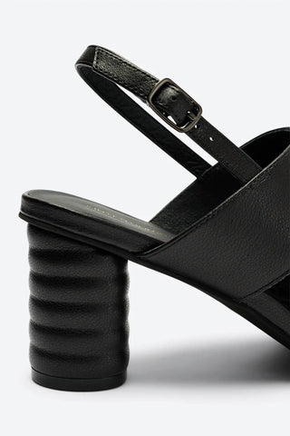 Intencionalmente em branco - KANG HEELS