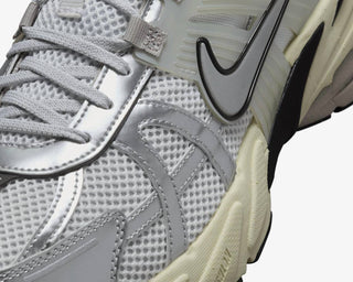Nike - Men's V2K Run Sneaker