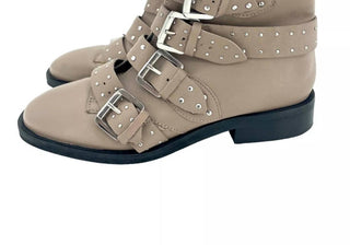 Topshop - Botas de cano curto Paige em couro nude com tachas e fivela