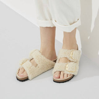 Birkenstock - Sandálias femininas Arizona Shearling estreitas