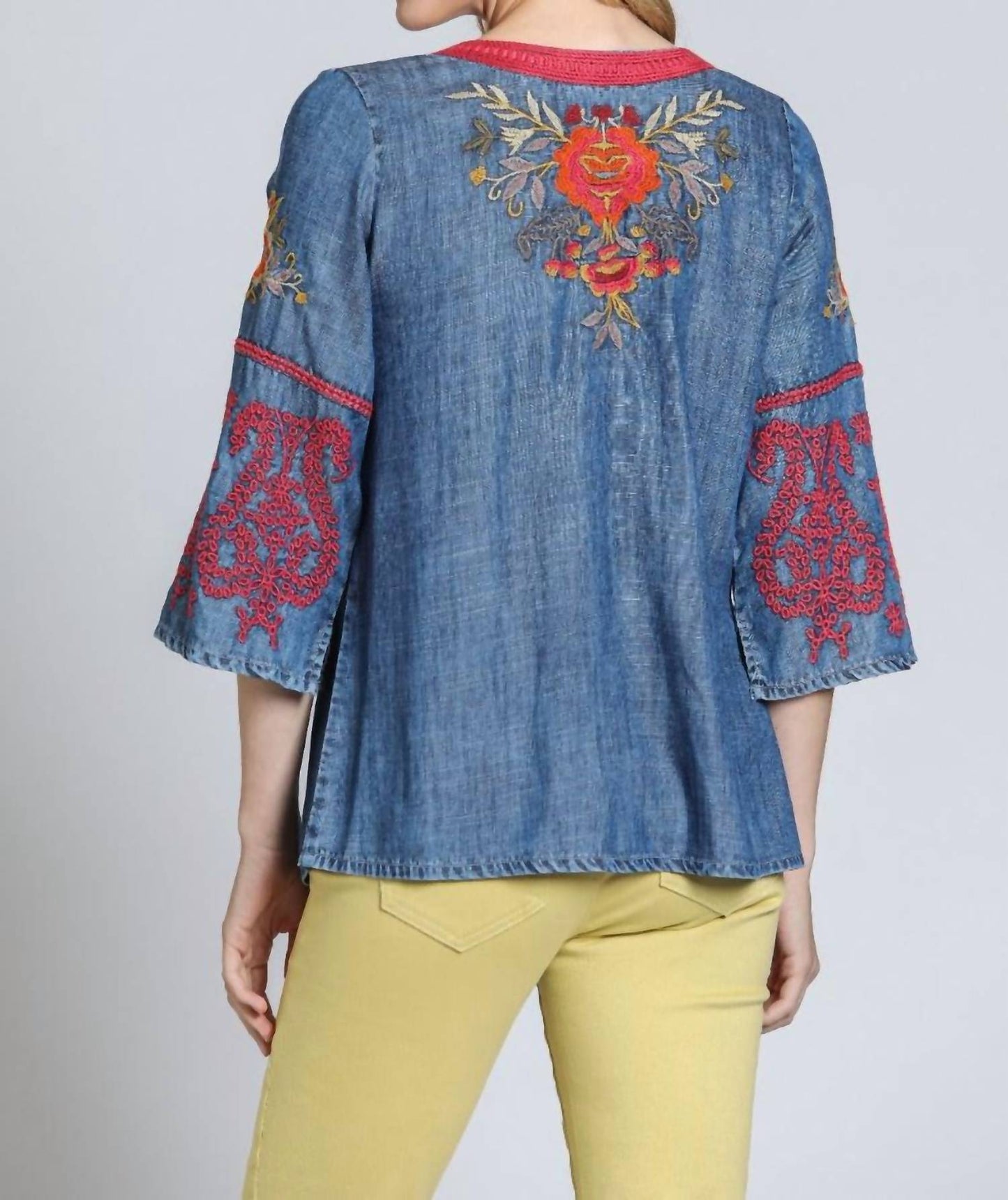 Apny - Floral Embroidered Top