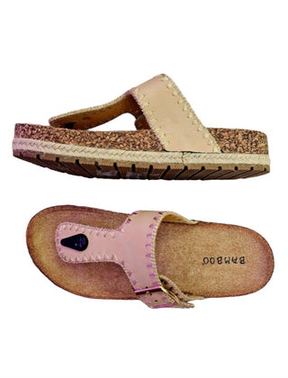 Sandália de tiras com costura de bambu